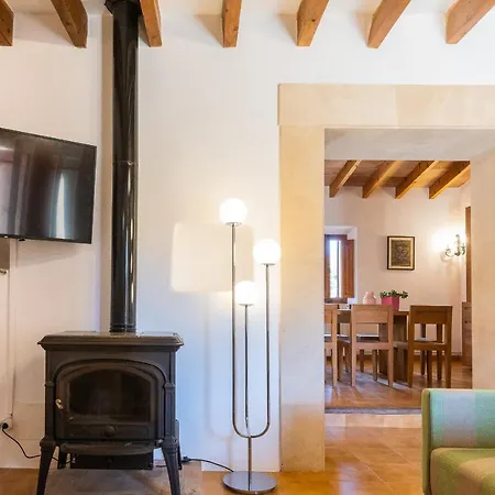 Holiday home Petita Llombards Llombarts