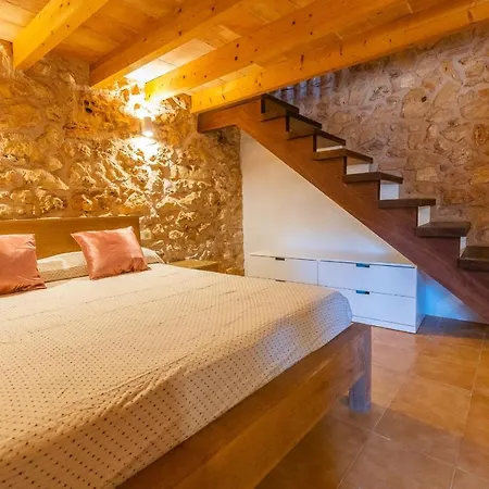 Holiday home Petita Llombards *