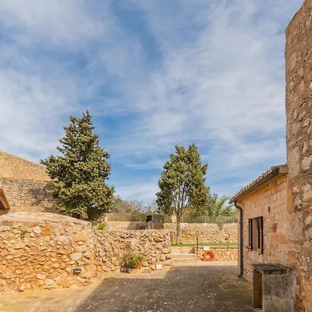 Holiday home Petita Llombards