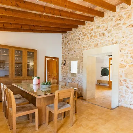 Holiday home Petita Llombards